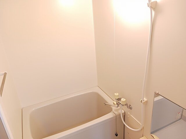 富山市婦中町砂子田のアパートの浴室