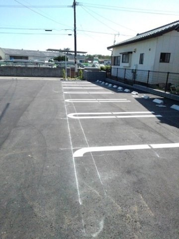 レグルス財光寺の駐車場