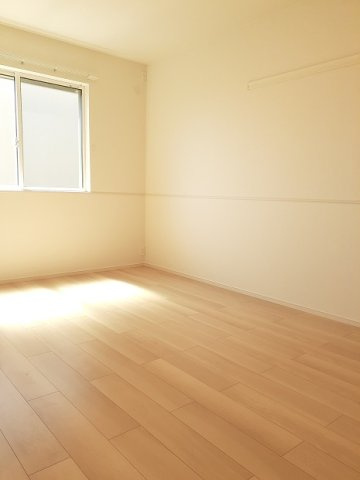 ＰＬＡＩＮ　桃の木の内装