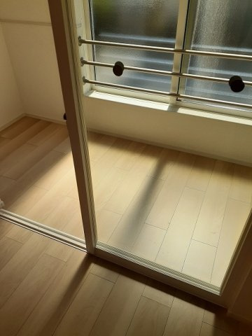 ＰＬＡＩＮ　桃の木の内装