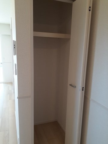 ＰＬＡＩＮ　桃の木の収納