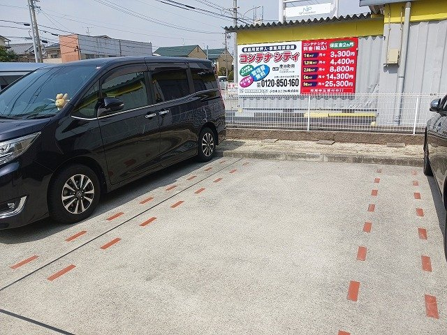 クラージュの駐車場