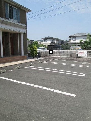 エンブレイス　Ａの駐車場