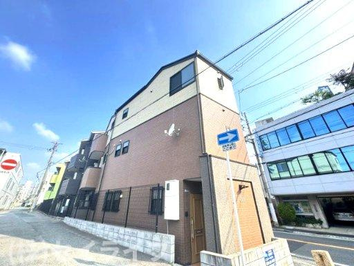 カーサイースト
