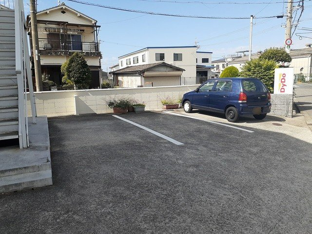 グレース丹南の駐車場