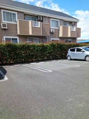 ロイヤル弐番館の駐車場