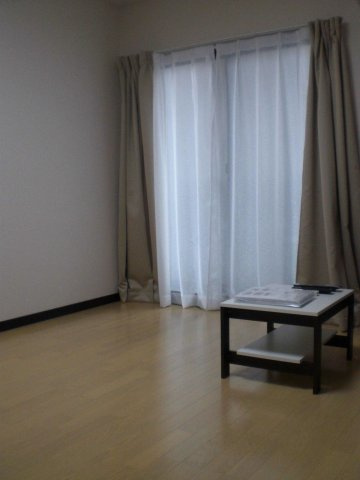 レオネクストヴィラグラン大手Ⅱの居間・リビング|フローリングのお部屋です