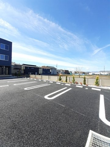 アンジュ・ストークの駐車場