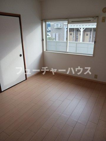 フローラル内藤Ｅの内装|内装は落ち着いています