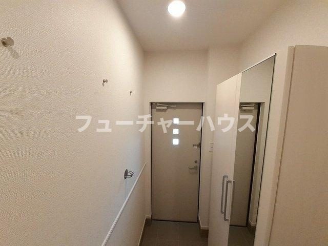 サンセールＡＨの玄関|収納もある玄関です
