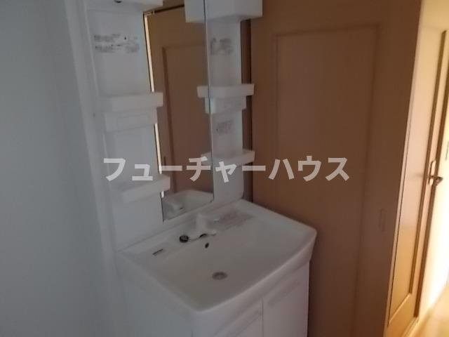 ホマルヴィラＢの洗面所|コンパクトで使いやすい洗面所