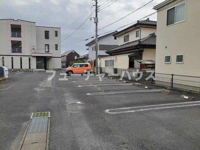 シャンテクレールの駐車場|車をお持ちの方に嬉しい駐車場付きの物件です