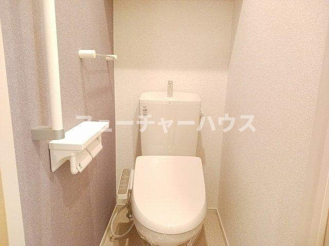 メゾン・カルムのトイレ|落ち着いた色調のトイレです
