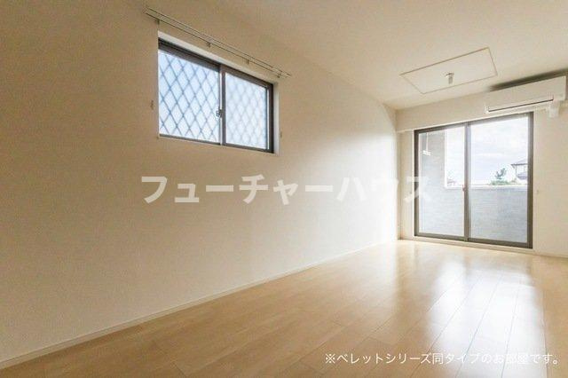アーバンエレガンスⅢの居間・リビング|ゆったりとした居間です