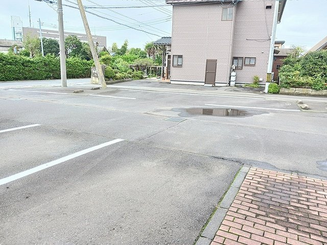 ＣＨＥＬＳＥＡ　ＨＯＵＳＥの駐車場