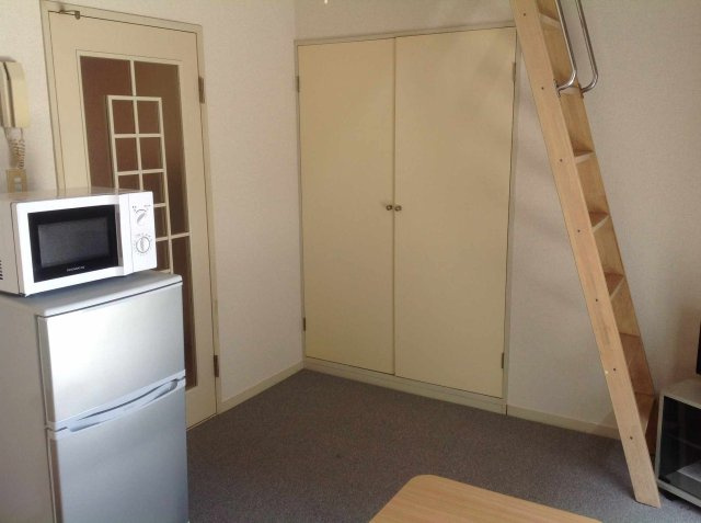 レオパレス上溝第２の居間・リビング|家具付き部屋の写真です
