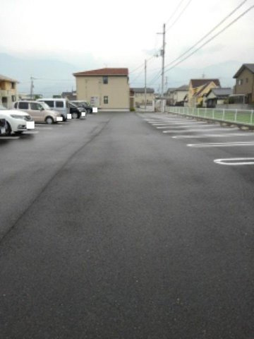 カーサ　ピュ　フェリーチェⅡの駐車場