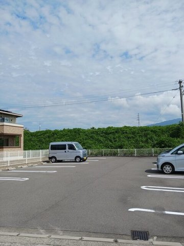 カーサ・ソレイユの駐車場