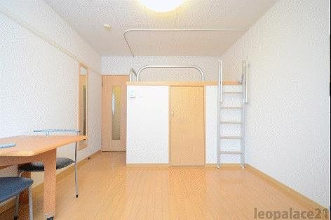 レオネクストハッピーの居間・リビング|備品や設備仕様は号室等により異なります現地をご確認下さい。