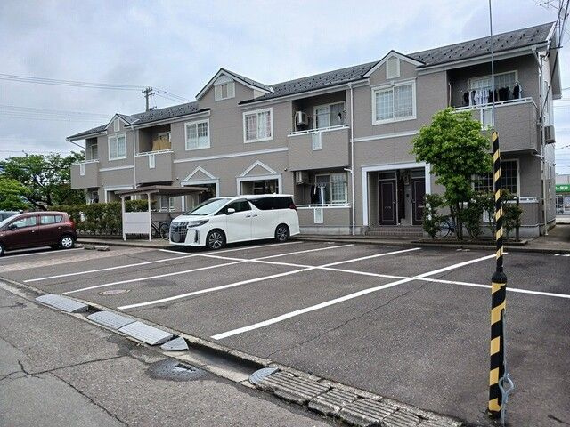 カーサ・セレッソの駐車場