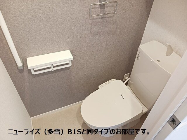 ドマーニ　土崎港のトイレ|落ち着いた色調のトイレです