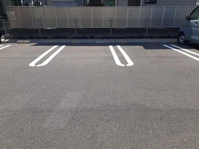 ピース・糺　Ⅱの駐車場