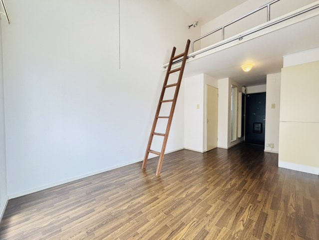 ウィング21街道Aのエントランス|別号室タイプ