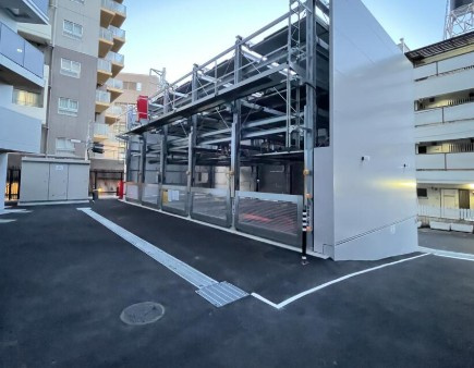 クロスレジデンス高田馬場の駐車場