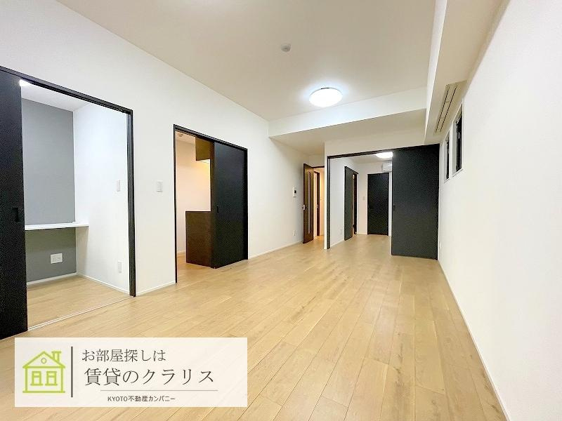 グランレブリー二条城東の居間・リビング