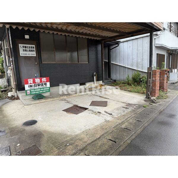 一宮市中町戸建のエントランス