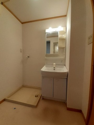 【洗面所】 | エルシャトー吉備Ⅲ | 使いやすい洗面所です