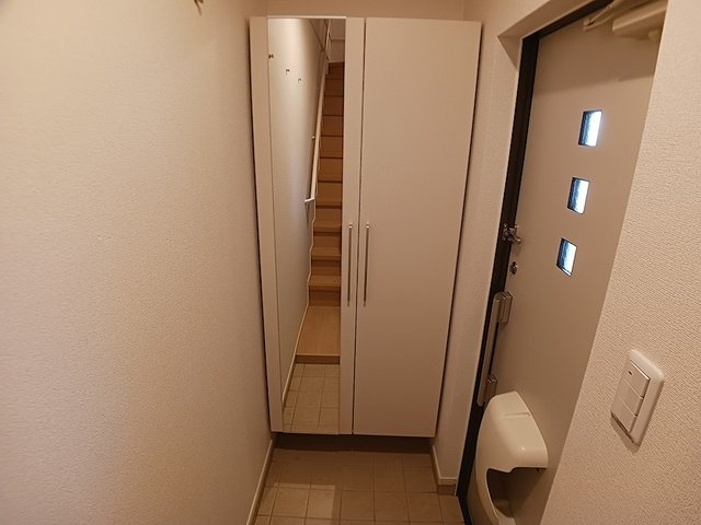 リクワイヤドⅡの玄関|収納もある玄関です