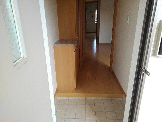 ブリーズ　ヴィラ　Ⅰの玄関|収納もある玄関です
