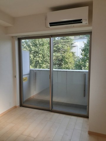 エルリバーのバルコニー|外からの目が気にならないバルコニーで洗濯物が干せます