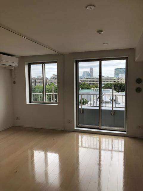 グレンパーク駒場の居間・リビング|※写真は同タイプ住戸です。