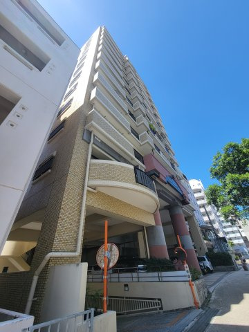 ライオンズタワー安里の外観