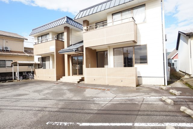 サンテラスエイトの駐車場