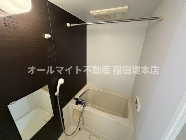 川崎市麻生区千代ケ丘３丁目のアパートの浴室