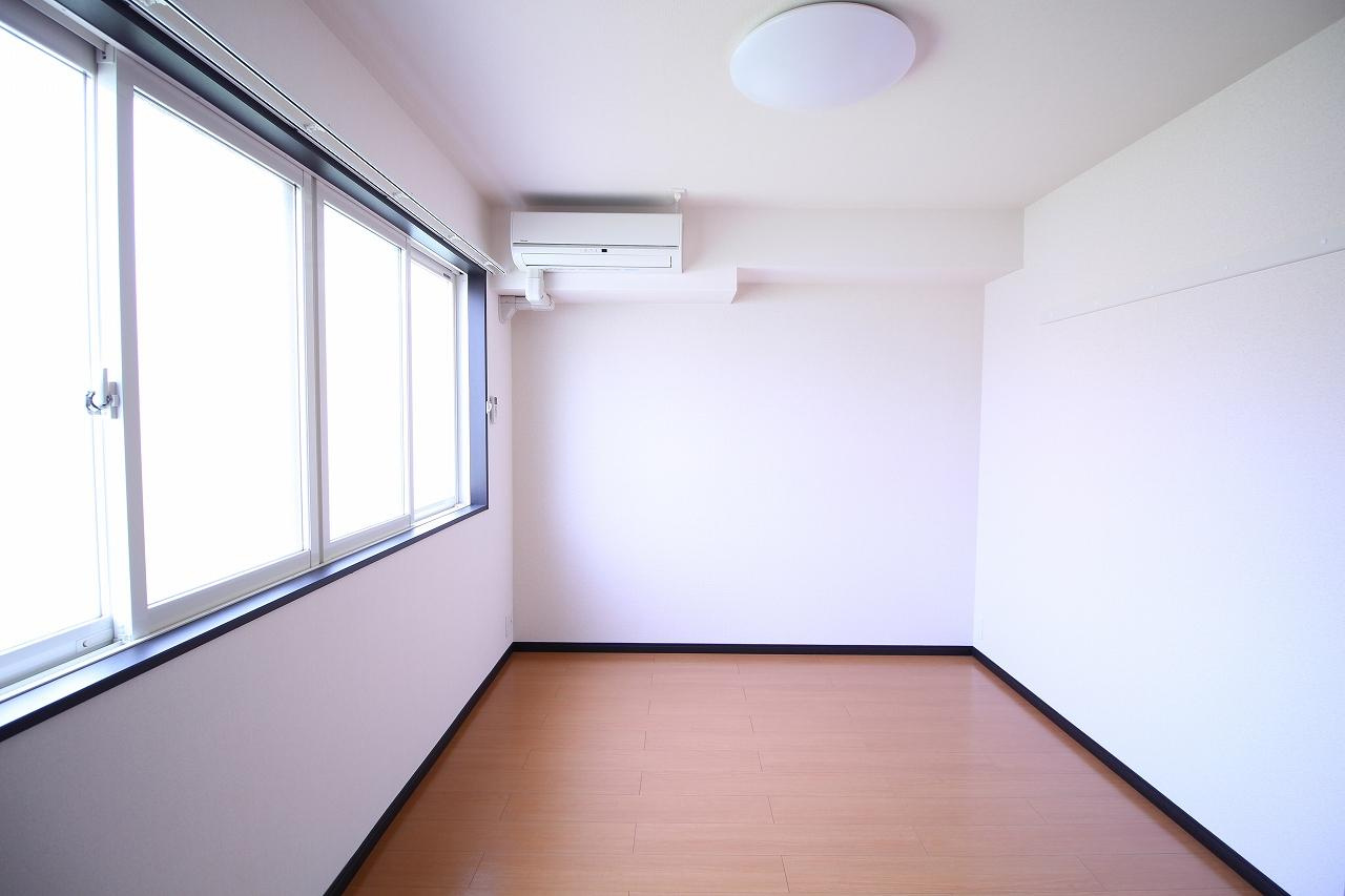 リバーサイドヴィラの寝室|落ち着いて過ごせるお部屋なので、寝室にいかがでしょうか