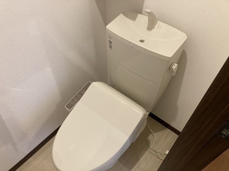 シルムラガーのトイレ|※別号室の写真です。(反転タイプ）現況優先となります。