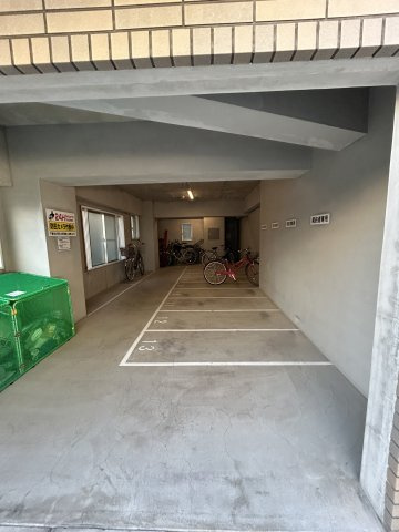 MAISON KOUMUの駐車場|駐車場に車を止められます