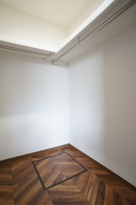 【収納】 | Ｔｈｅ　ｇｌｕｅ | ウォークインクローゼットです。※退去前の為、過去の写真を使用しております。