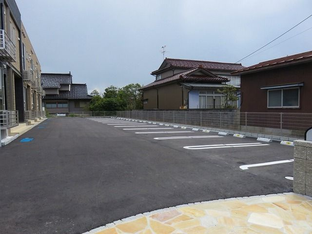 コンフォーティアⅡの駐車場