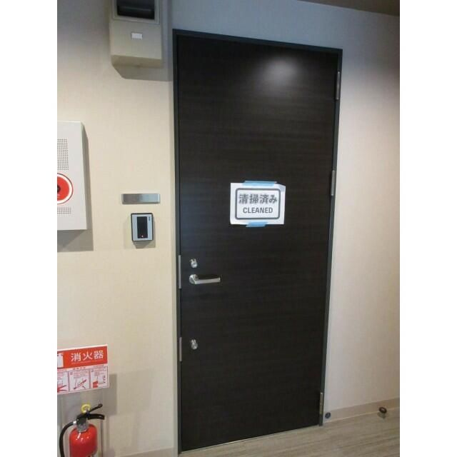 ウィステリア新川崎の玄関