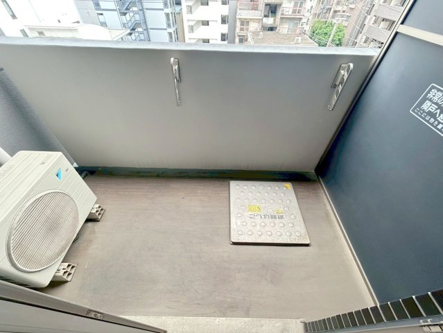 メインステージ新大阪のバルコニー