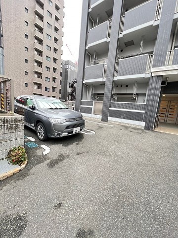 グランデ尼崎の駐車場