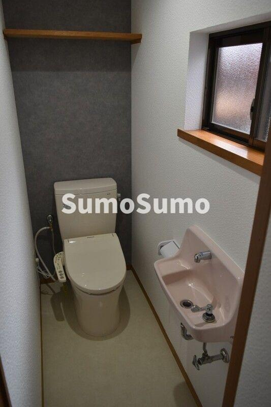 楠谷町貸家のトイレ
