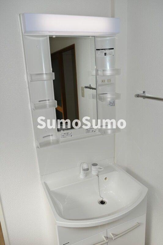 楠谷町貸家の洗面所
