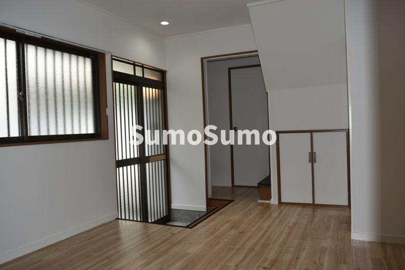 楠谷町貸家の玄関