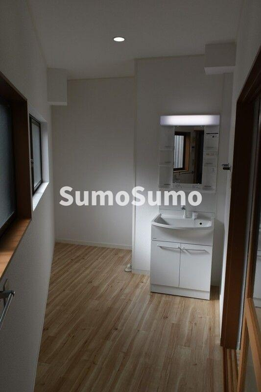 楠谷町貸家の洗面所